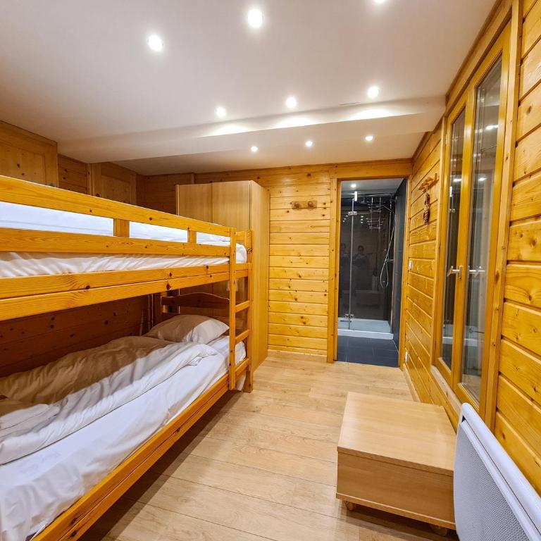 Chalet lumineux avec poêle à bois et WIFI gratuit - 6 à 8 personnes - Garage - Chalet 3 Chambres - 9