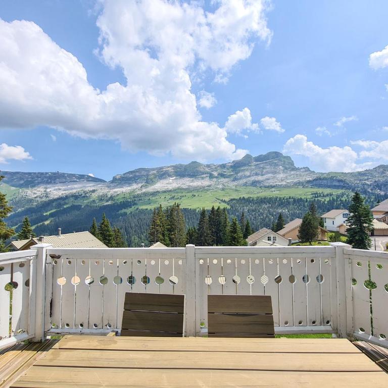 Chalet lumineux avec poêle à bois et WIFI gratuit - 6 à 8 personnes - Garage - Chalet 3 Chambres - 15