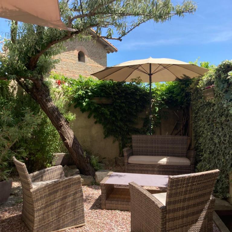 Le Logis des Remparts à l'intérieur de la Cité médiévale, Jardin privé, Parking inclus - Ferienhaus - 3