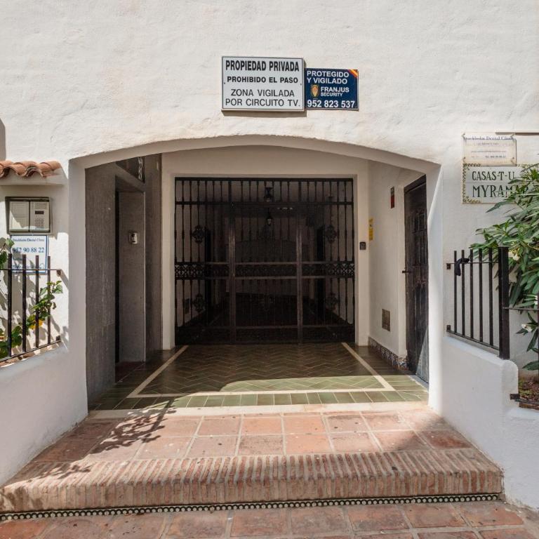 Apartment with stunning sea views, Puerto Banús - Two-Bedroom Apartment - 8