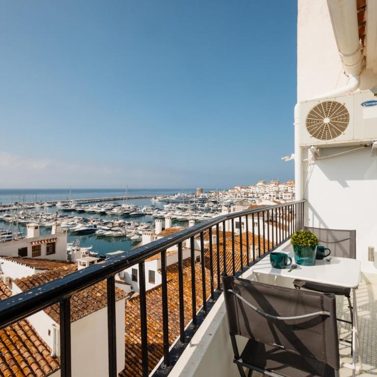 Apartment with stunning sea views, Puerto Banús - Two-Bedroom Apartment - 11