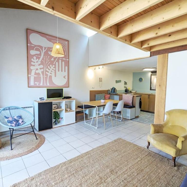 * Jolie villa patio près de la plage des Bourdaines * - Appartement 2 Chambres - 5