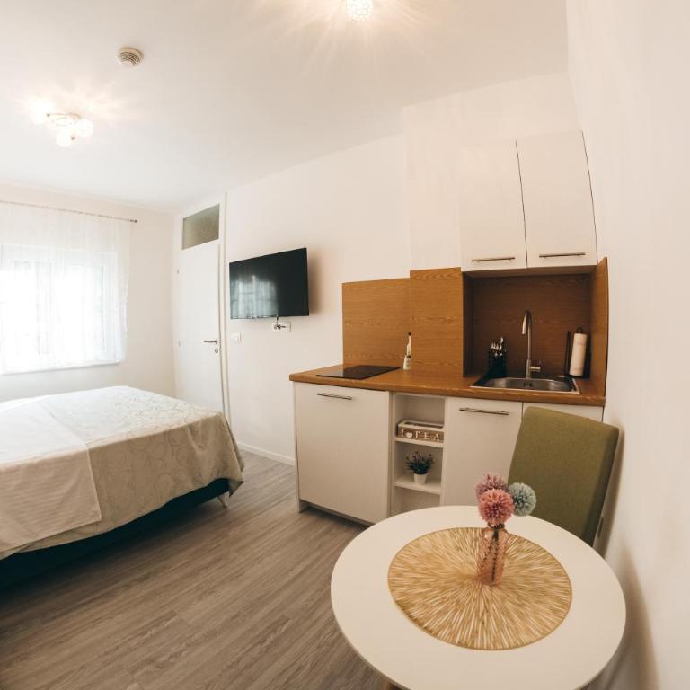 Elegant Studio Apartments Lasta - Standard Studio - 2