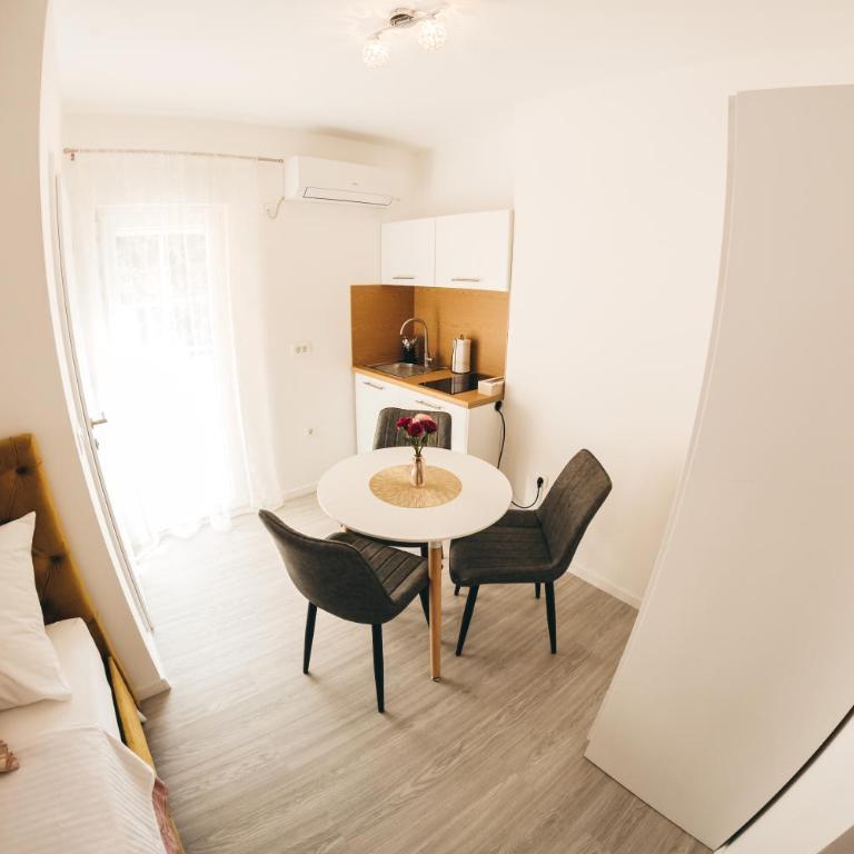 Elegant Studio Apartments Lasta - Deluxe Studio - 2
