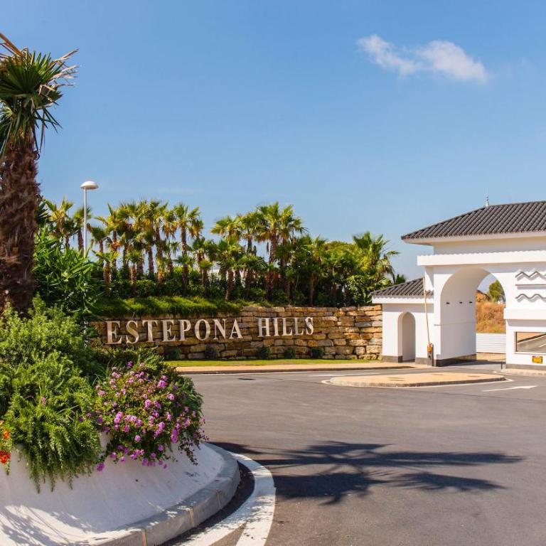 Mirador de Estepona Hills Apartment - Lifestyle Resort 800m - EsteponaCity - Family Room with Mountain View - 2