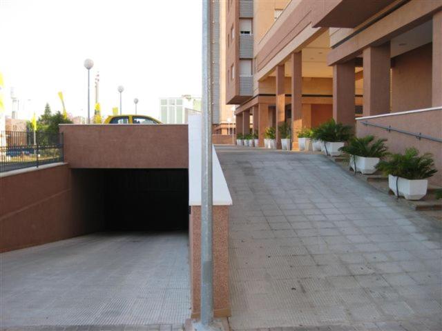 PISO CON VISTAS CERCA FERIA 4 DORM 2 BAÑOS, AIRE ACOND. GARAJE - Apartamento - 12