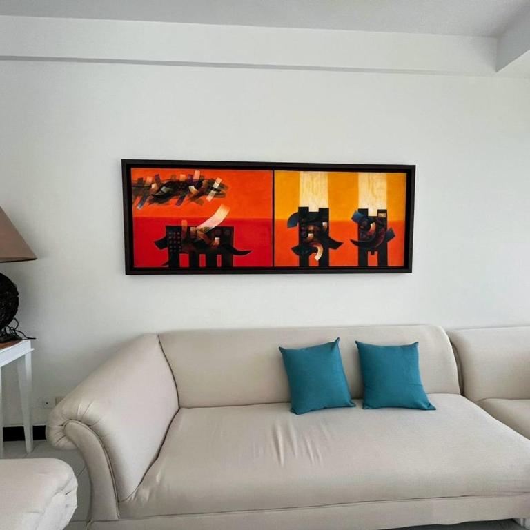 Vista directa al mar con amplia terraza y 3 habitaciones - Three-Bedroom Apartment - 14