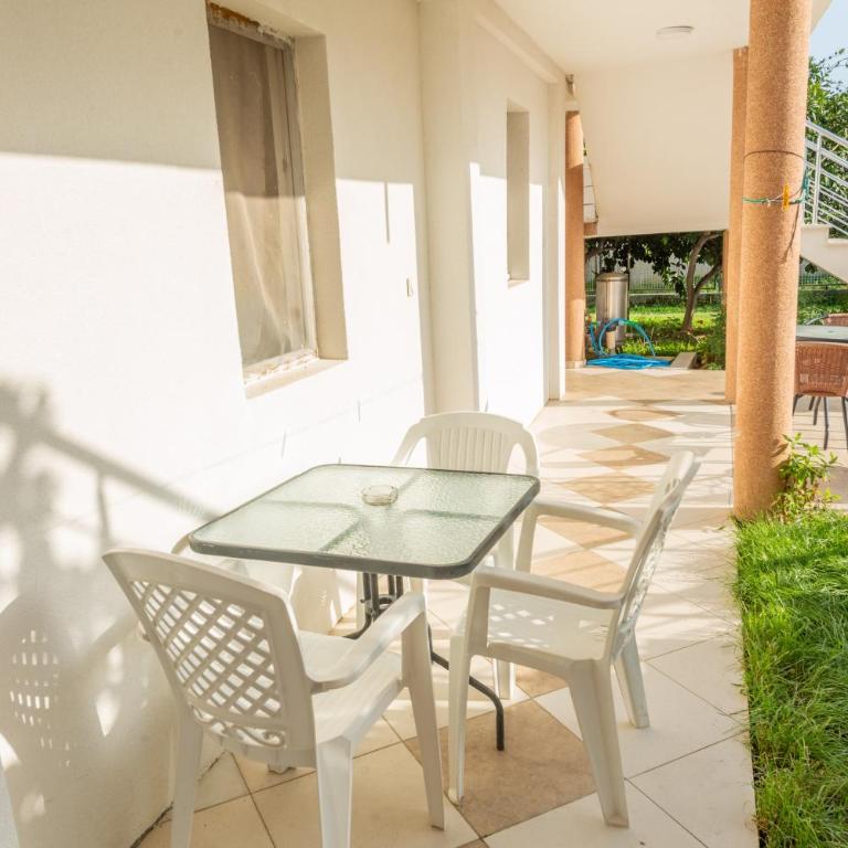 Apartmani Medovic - Niskobudžetna Dvokrevetna Soba sa Bračnim Krevetom - 1