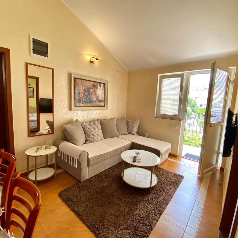 Apartman Janovic Budva - Two-Bedroom Apartment - 1