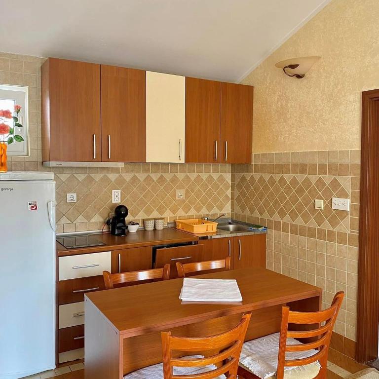 Apartman Janovic Budva - Two-Bedroom Apartment - 4