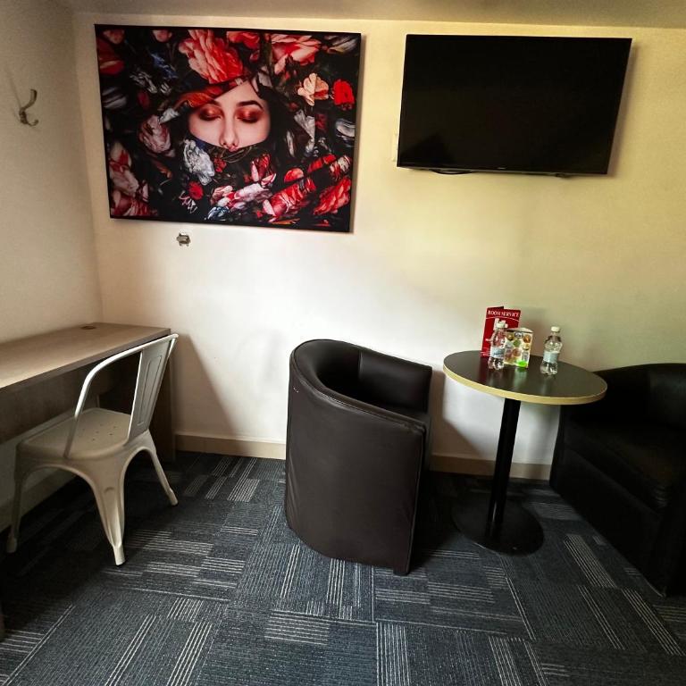Hotel Rossel Plaza - Standard Queen Room - 20