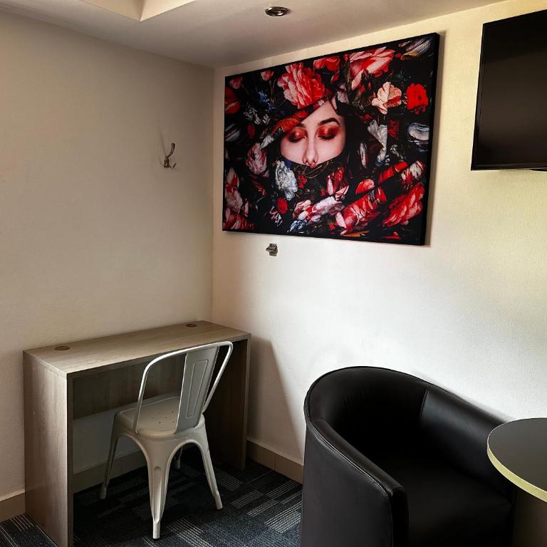 Hotel Rossel Plaza - Standard Queen Room - 21