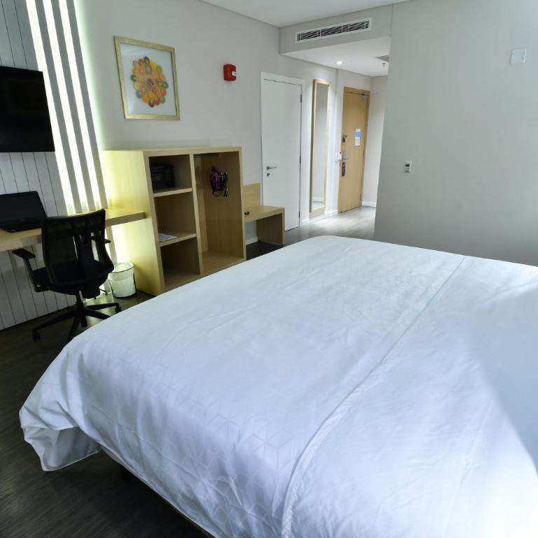 Holiday Inn Express Asuncion Aviadores by IHG - Habitación Estándar con cama extragrande - Adaptada para personas de movilidad reducida - 1