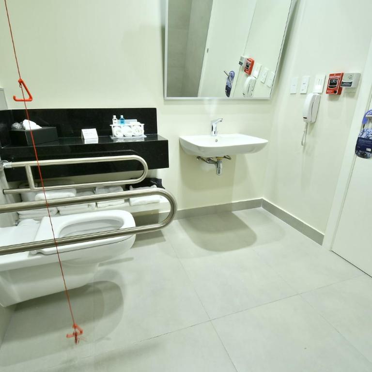 Holiday Inn Express Asuncion Aviadores by IHG - Habitación Estándar con cama extragrande - Adaptada para personas de movilidad reducida - 5