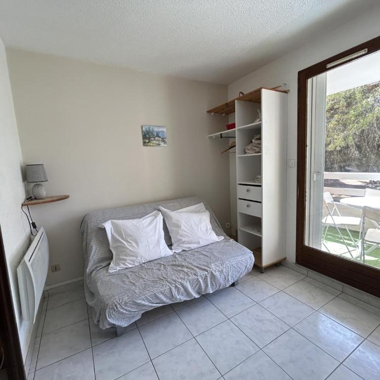 Studio cabine à Sète avec piscine, terrasse, parking privé, à 1km de la plage - FR-1-338-504 - Apartment - 17
