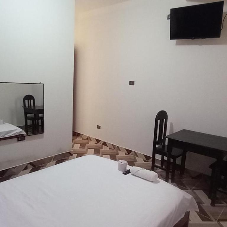 Hospedaje Miraflores - Habitación Doble con baño privado - 7