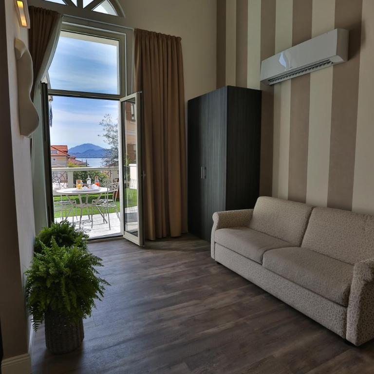 Hotel Al Campanile - Luxury Suites & Apartments - Camera Familiare con Vista Lago - 7