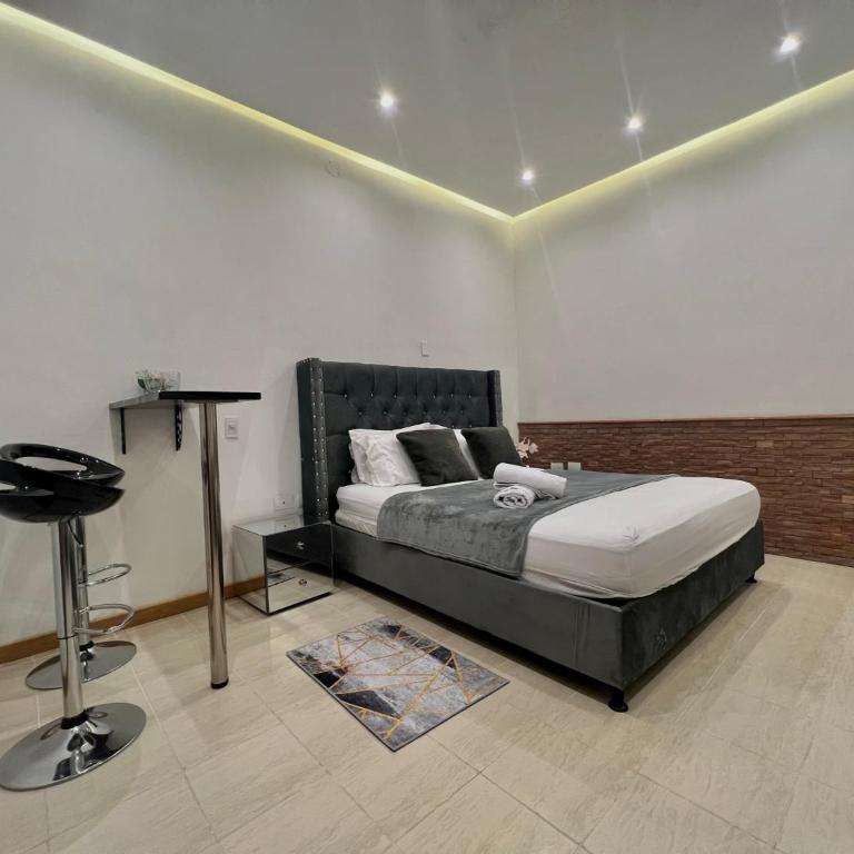 Luxury Suite Room - Basic Triple Room - 1