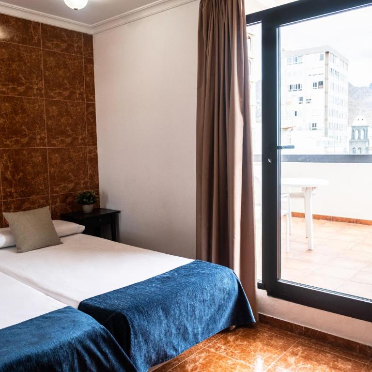 Hotel Adonis Capital - Habitación Doble Básica Exterior con balcón - 1 o 2 camas - 10