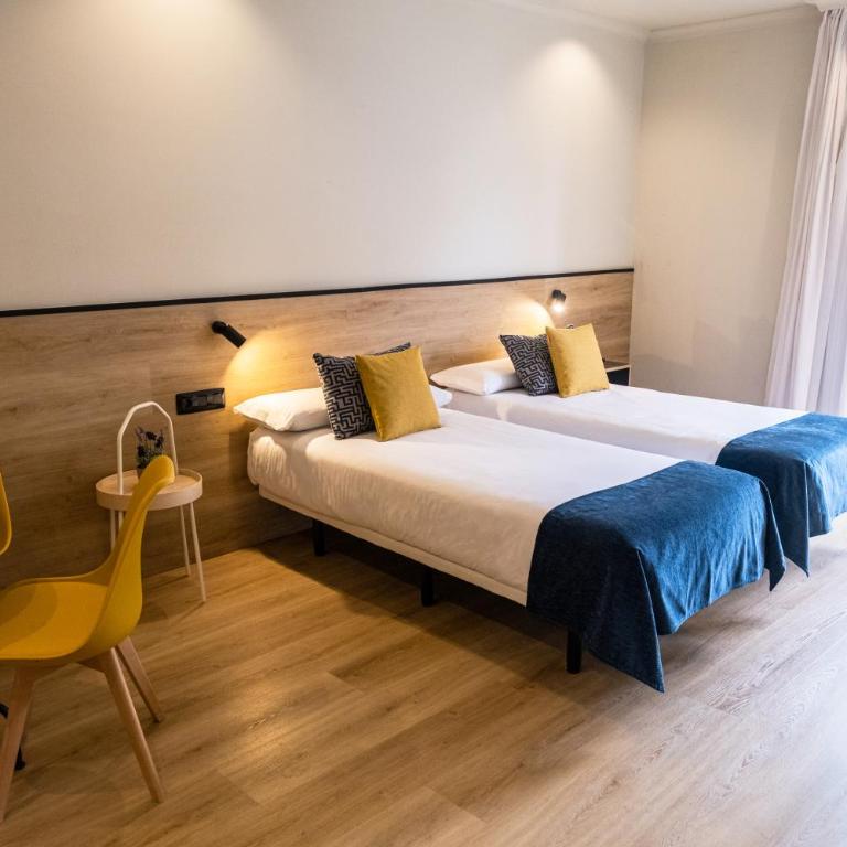Hotel Adonis Capital - Habitación Doble Exterior con balcón - 1 o 2 camas - 11