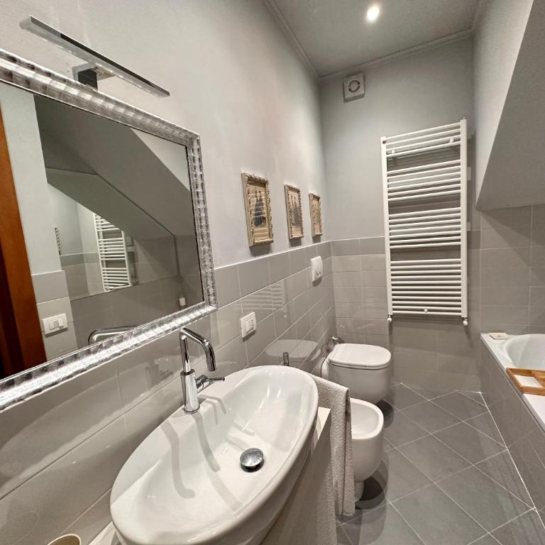 Sisters' Home - Appartamento nel centro storico con Terrazzo, Aria condizionata e Vasca da Bagno - Two-Bedroom Apartment - 13