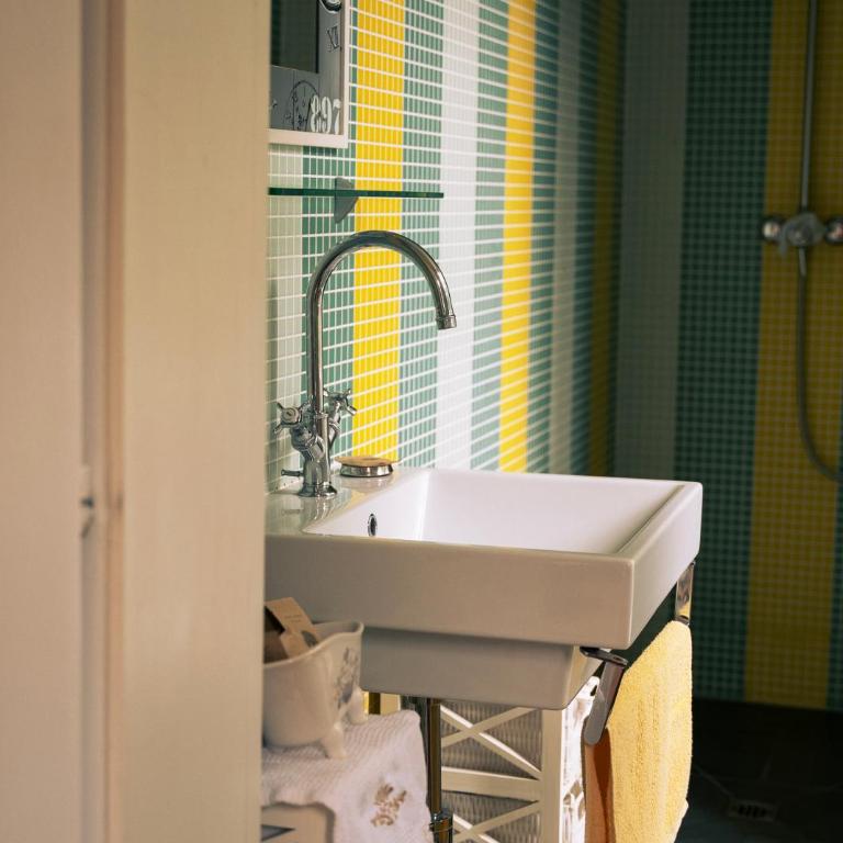 Le Chalet d'Ouchy - Zimmer mit Kingsize-Bett und Balkon - 4