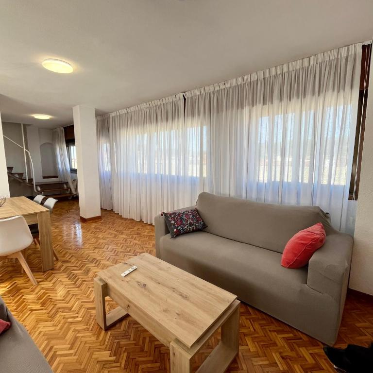 AtuaireHome Luminoso dúplex en reyes católicos con parking incluido - Casa de 3 dormitorios - 3