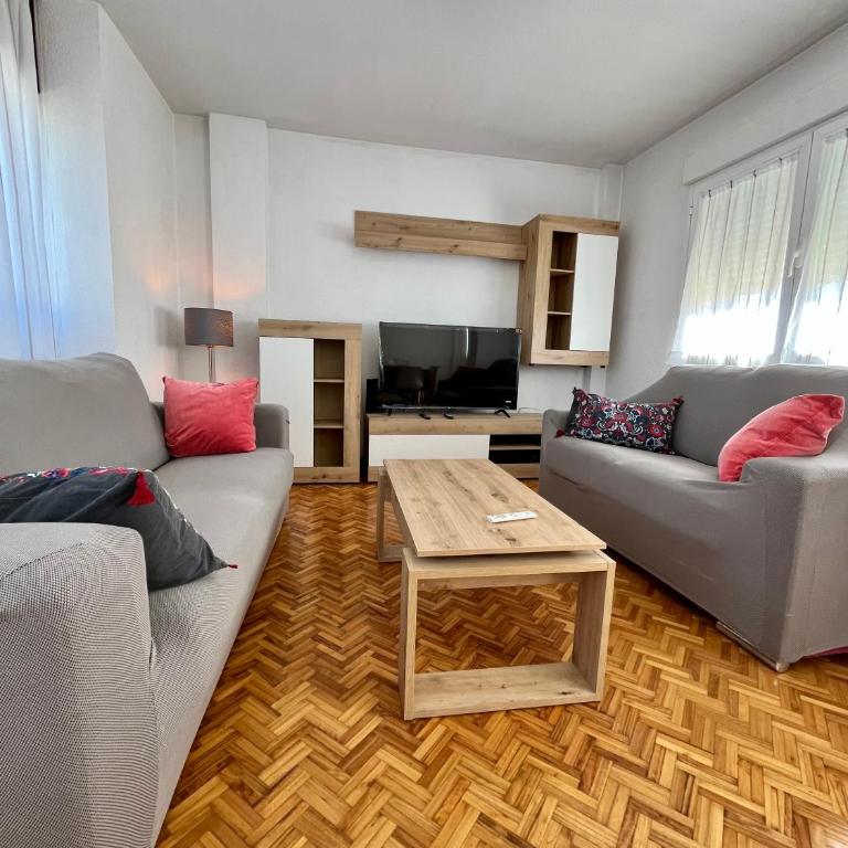 AtuaireHome Luminoso dúplex en reyes católicos con parking incluido - Casa de 3 dormitorios - 2