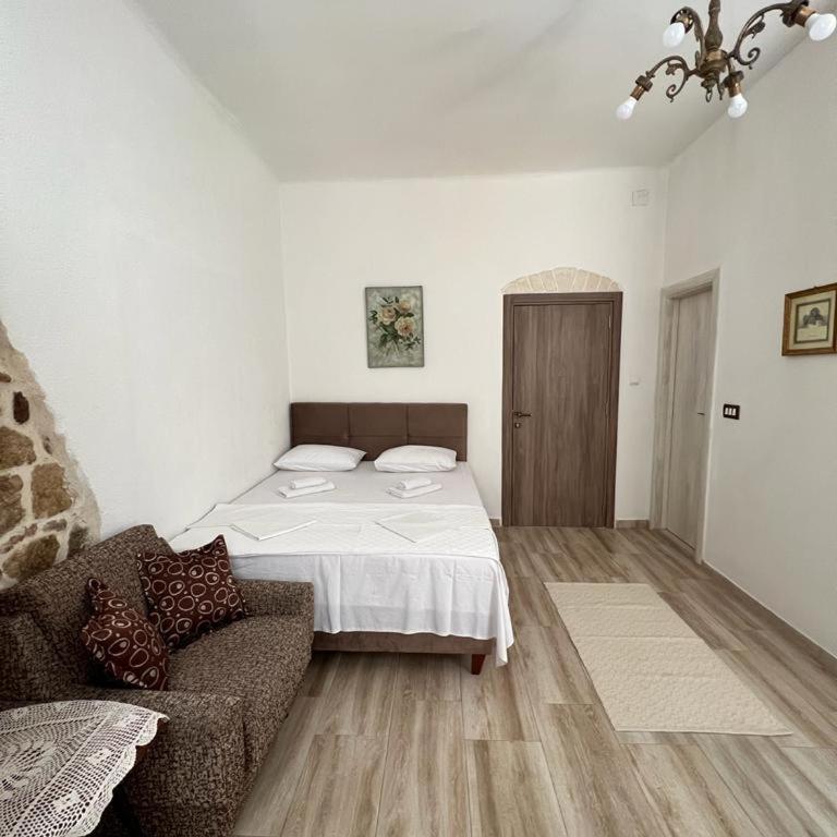 Royal House - Triple Room with View - 8
