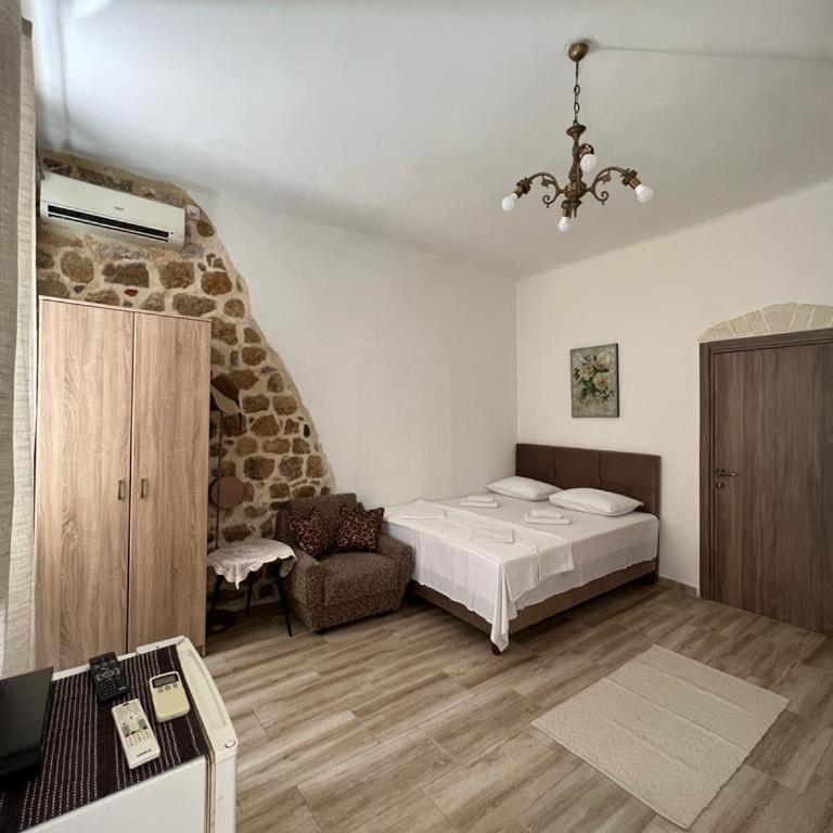 Royal House - Triple Room with View - 13