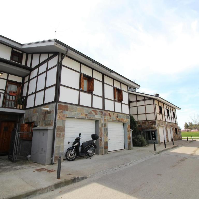 Chalet junto a la Ciudadela de Jaca - Casa de 4 dormitorios - 1