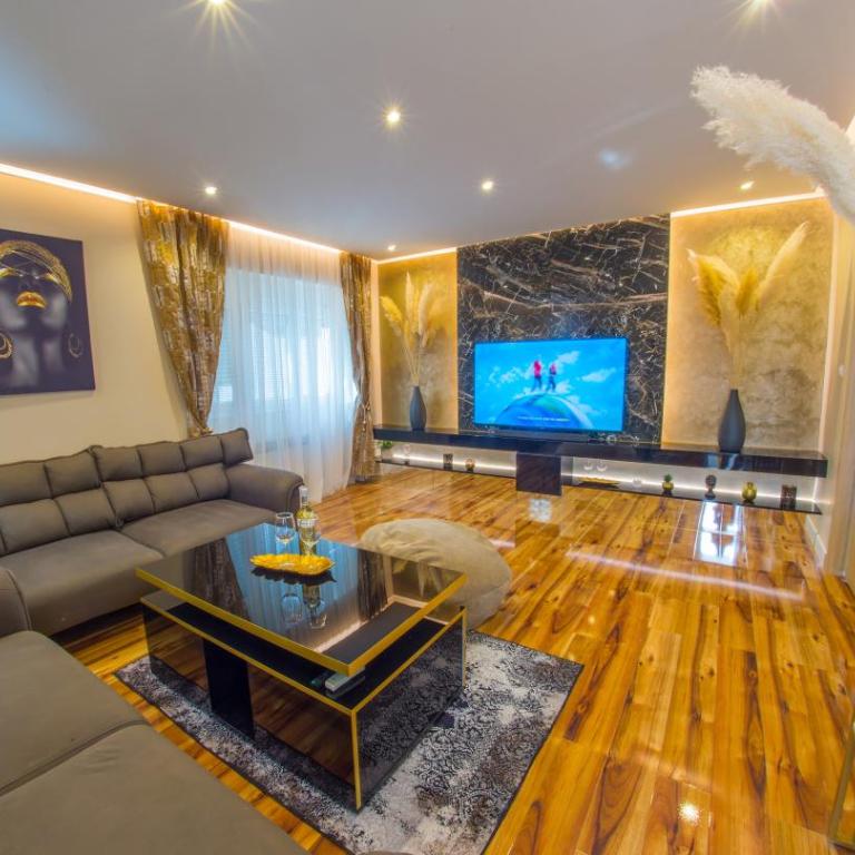 Luxury Apartment Black and Gold - Deluxe Apartment - 1