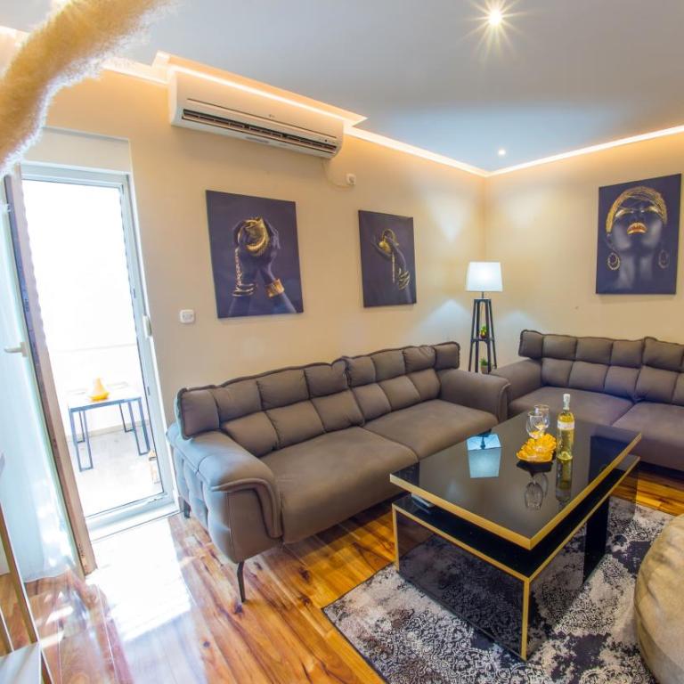Luxury Apartment Black and Gold - Deluxe Apartment - 26