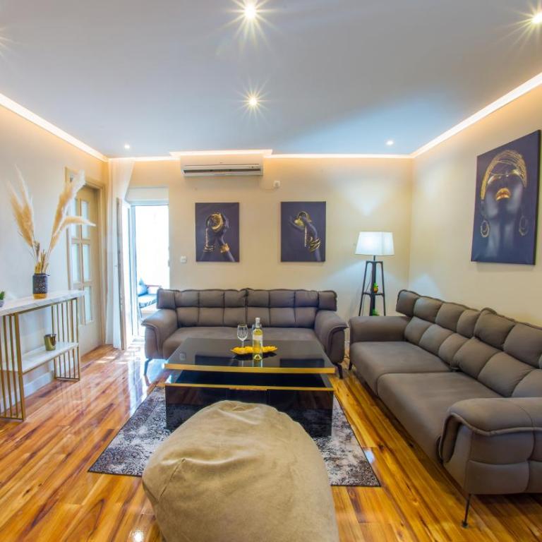 Luxury Apartment Black and Gold - Deluxe Apartment - 16