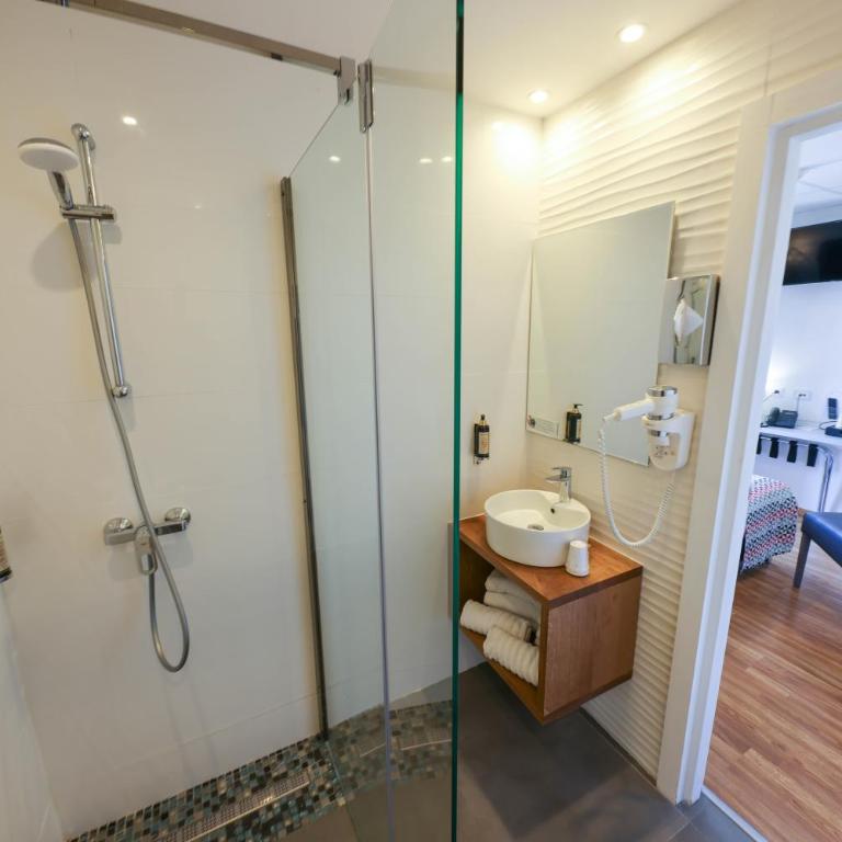 Hôtel Méditerranée - Chambre Triple Économique avec Balcon - 3