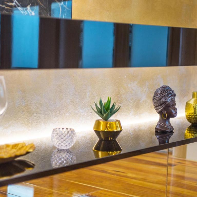 Luxury Apartment Black and Gold - Deluxe Apartment - 40