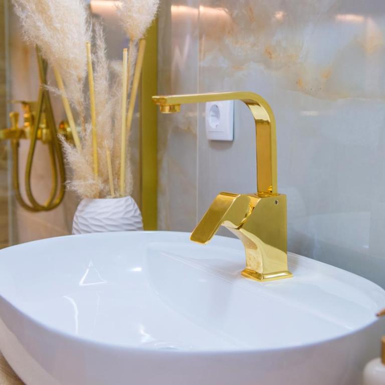 Luxury Apartment Black and Gold - Deluxe Apartment - 31