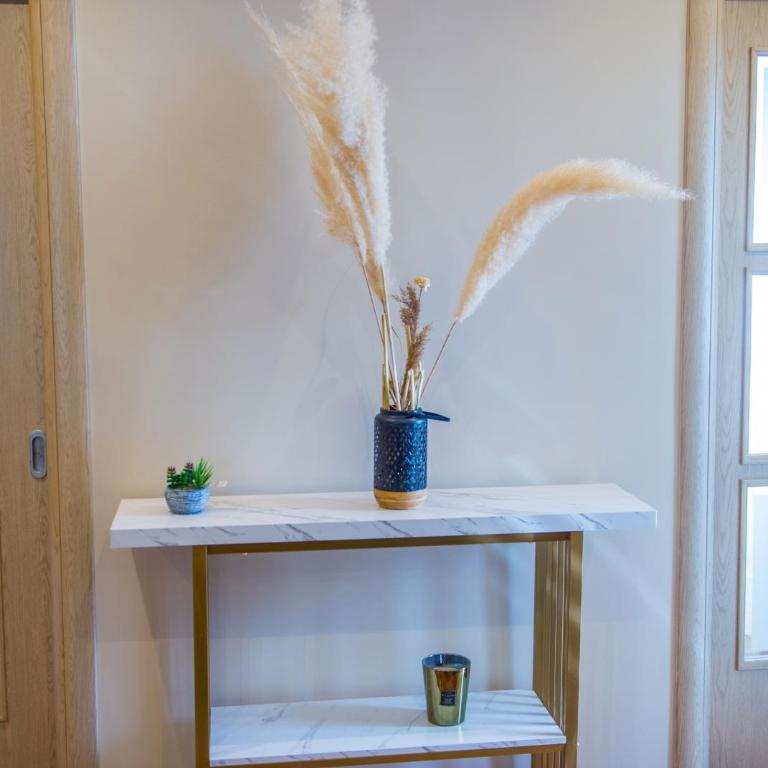 Luxury Apartment Black and Gold - Deluxe Apartment - 45