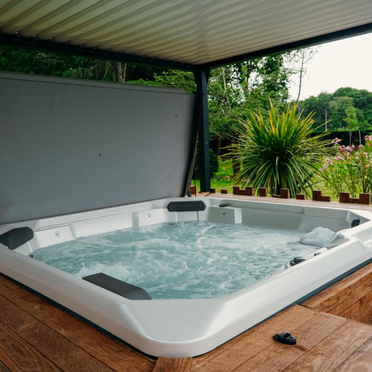 LA MAISON CACHEE-BA - Chambre Double - Vue sur Jardin - 1