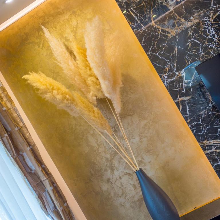 Luxury Apartment Black and Gold - Deluxe Apartment - 43