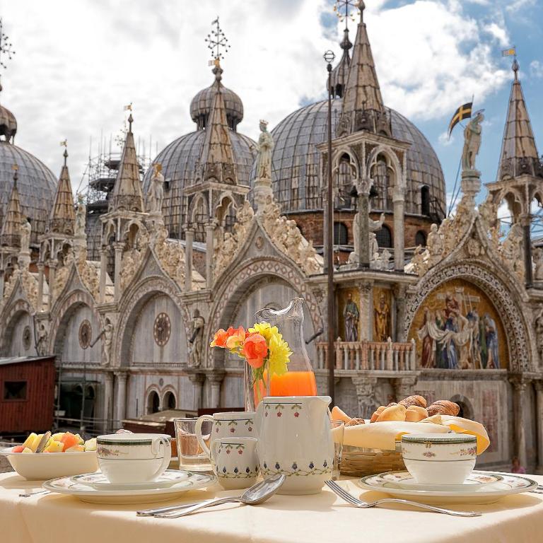 Canaletto Luxury Suites - San Marco Luxury - Suite con Terrazza e Vista Piazza San Marco - 1