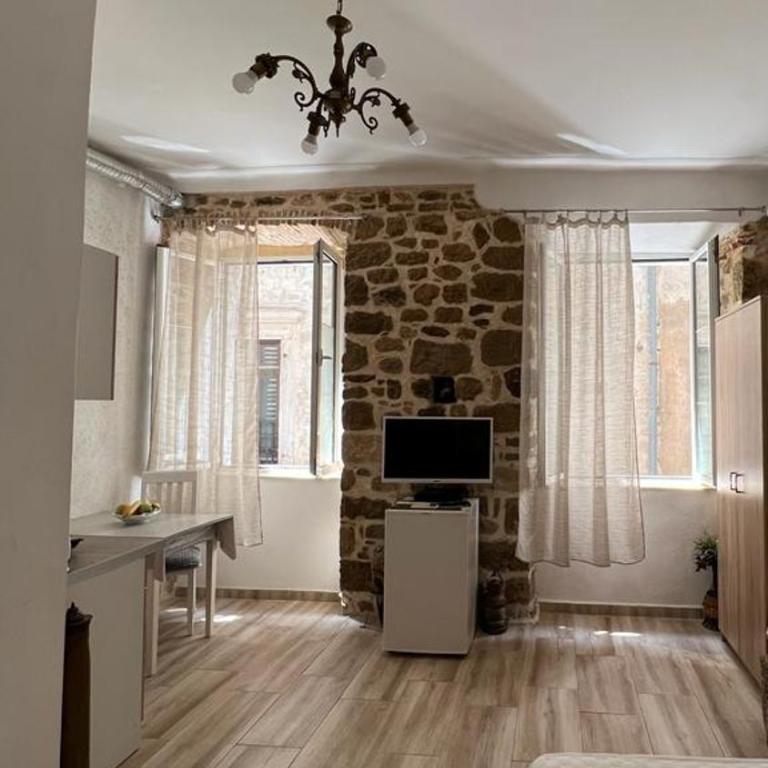 Royal House - Triple Room with View - 18