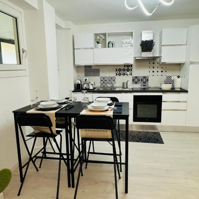 Casa InCentro a 300 mt dal mare - Two-Bedroom House - 1