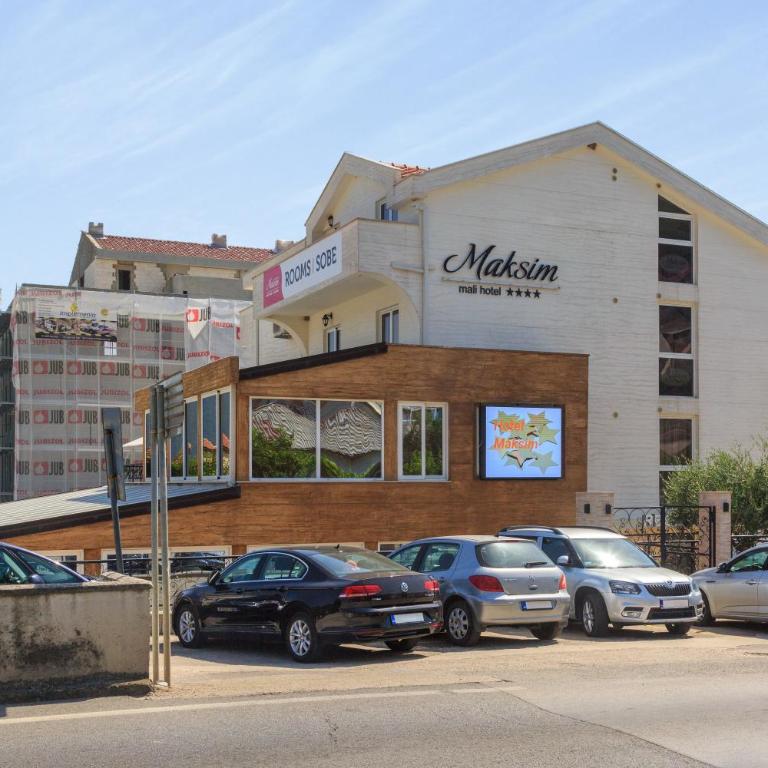 Hotel Maksim - Deluxe Apartment - 1