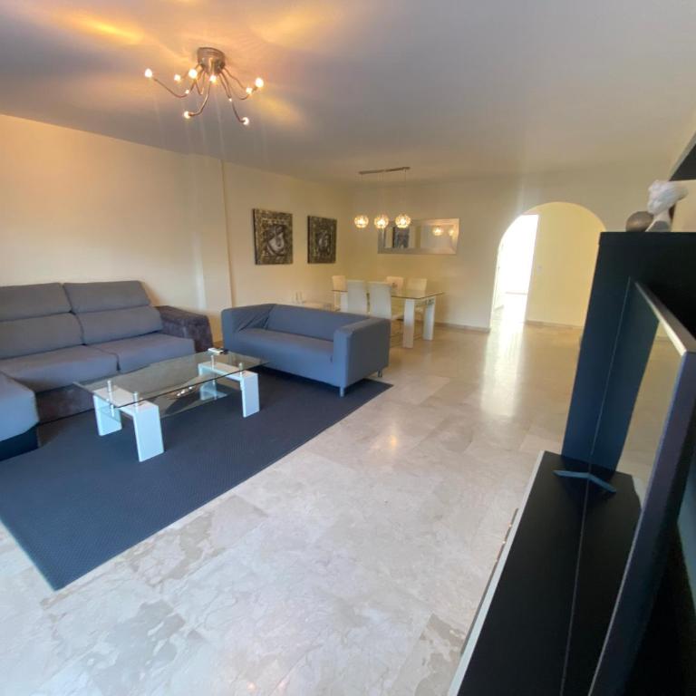 Jardines de Banús Apartments - Three-Bedroom Apartment - 3