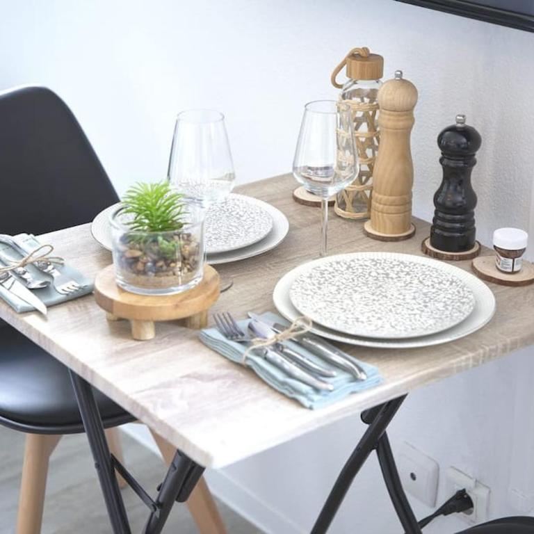 L'AUTHENTIQUE *STUDIO *PARKING PRIVE* *WIFI*CALME - Studio - 24