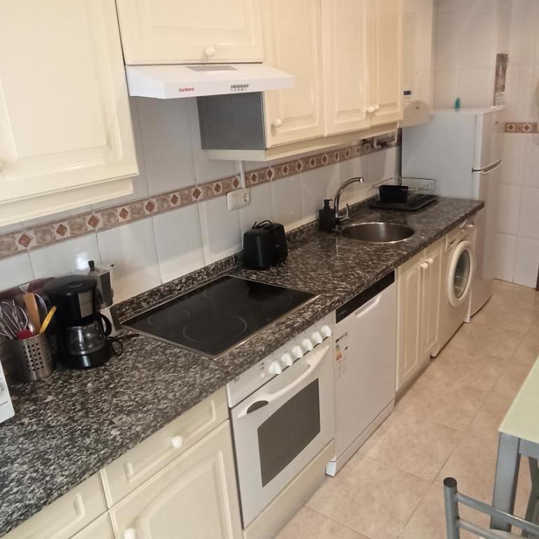 Centro GASCONA-CAMPOAMOR con terraza privada, garaje y wifi gratuito - Apartamento de 2 dormitorios - 10
