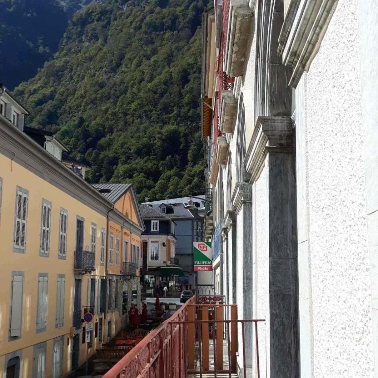 Appartement 4 Personnes Plein centre ville Cauterets avec balcon - Appartement 2 Chambres - 24