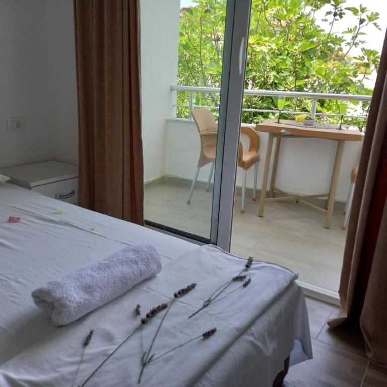 Apartments Verona - Deluks Dvokrevetna Soba sa Bračnim Krevetom i Balkonom - 15