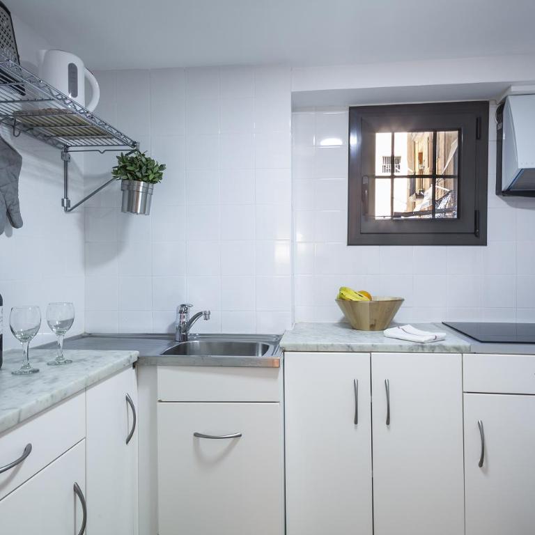Inside Barcelona Apartments Esparteria - Large One-Bedroom Apartment - 9